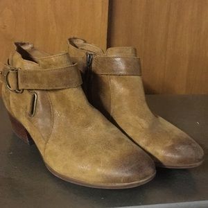 Clark’s leather ankle boots 8.5